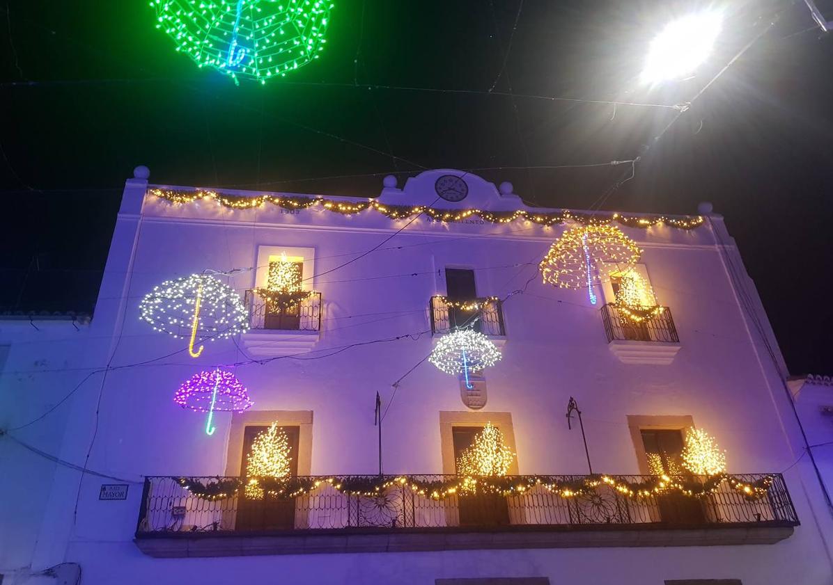 Imagen principal - Malpartida brilla en Navidad