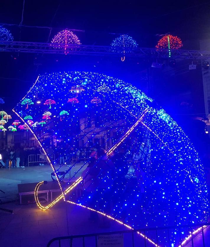 Imagen secundaria 2 - Malpartida brilla en Navidad