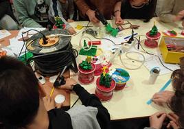 Gran participación en el taller de adornos navideños del Centro de Interpretación