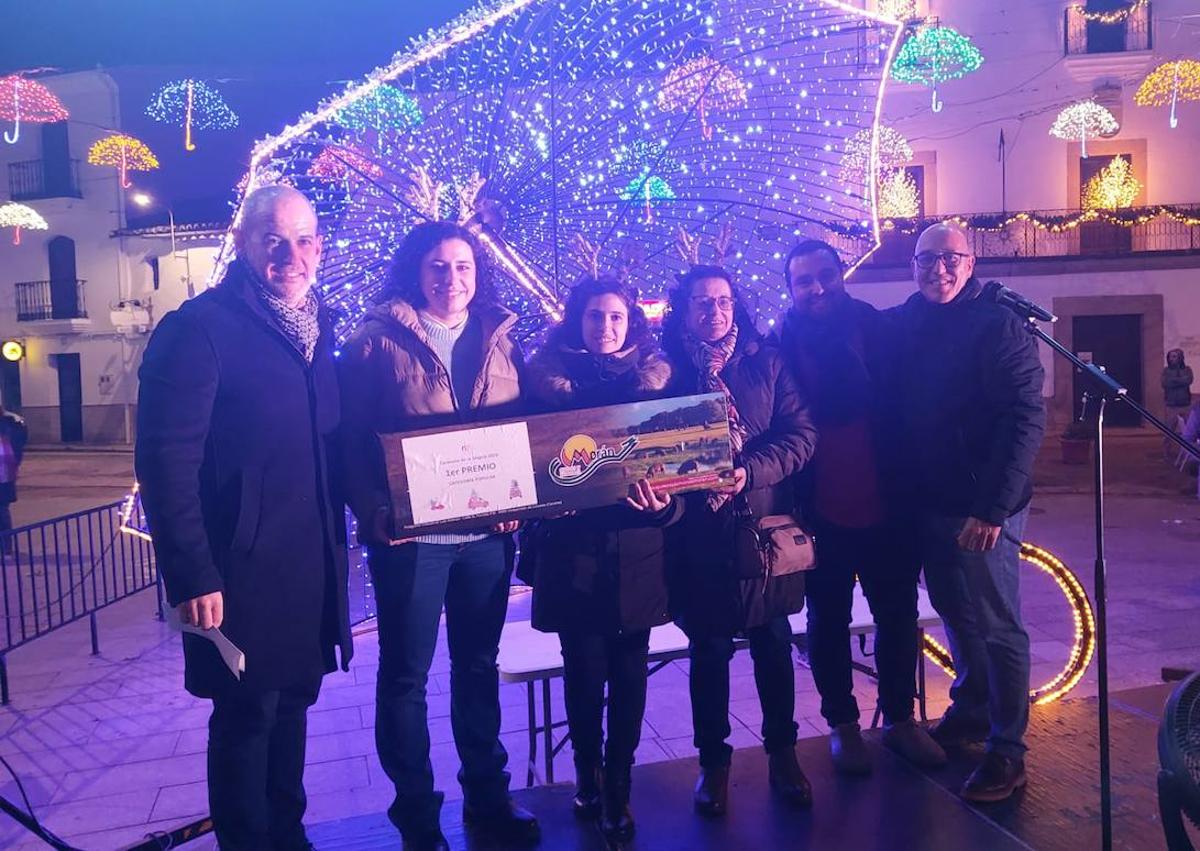 Imagen secundaria 1 - &#039;Fibertelecom&#039; y el coche de &#039;Marisol y amigos&#039; ganan los primeros premios del Concurso de Coches Decorados