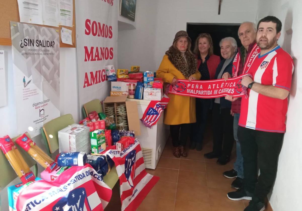 La Peña Atlética de Malpartida de Cáceres recauda unos 300 kilos de alimentos con su Operación Kilo