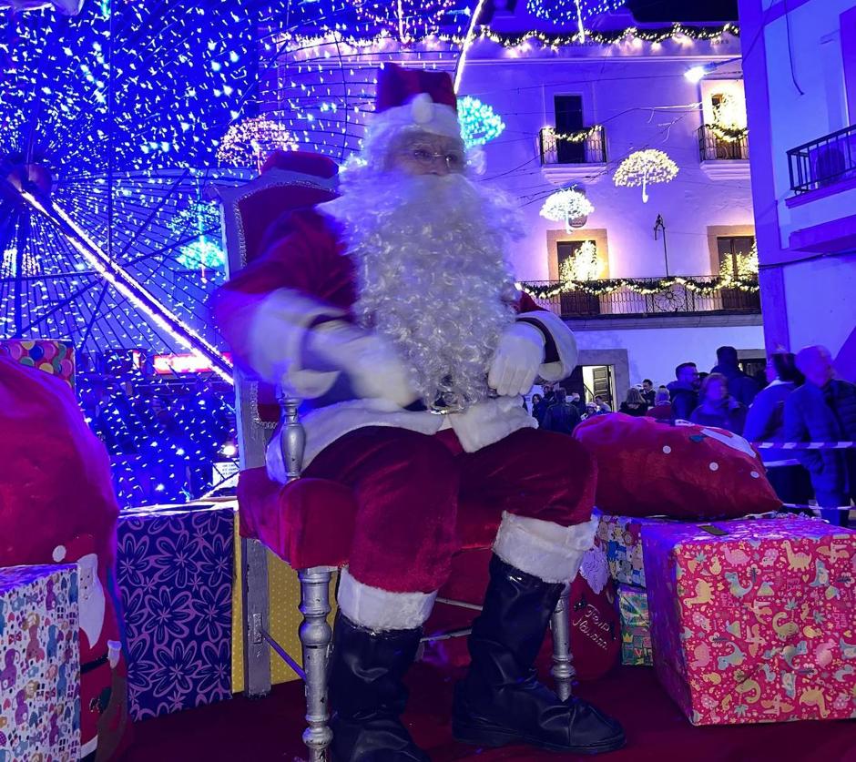 Papá Noel llevó la magia de la Navidad a Malpartida