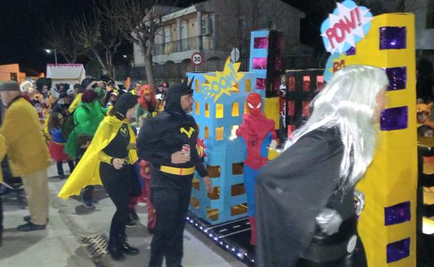 Un multitudinario desfile de Carnaval recorrió las calles de Malpartida de Cáceres