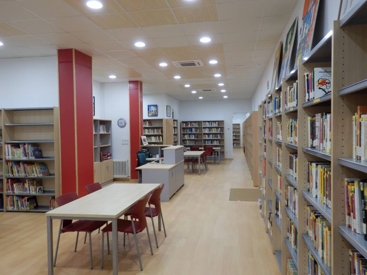 La Biblioteca Municipal recibe una dotación de libros del premio María Moliner