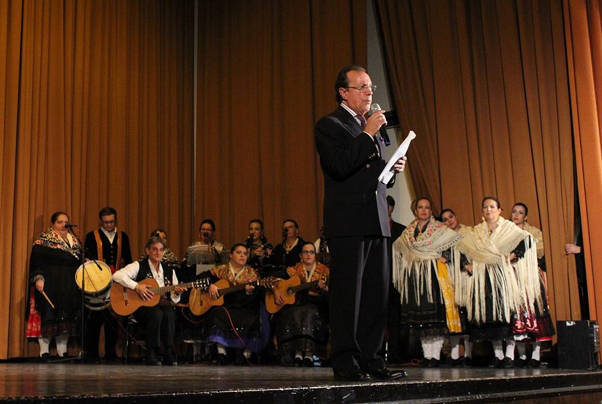 Franquete en durante la presentación del grupo malpartideño Virgen de la Soledad.