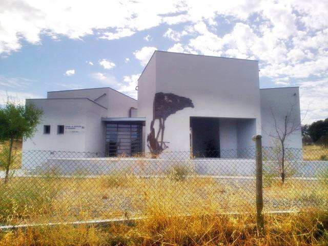 El Ayuntamiento licita la explotación como cafetería-restaurante del centro de recepción de visitantes de Los Barruecos