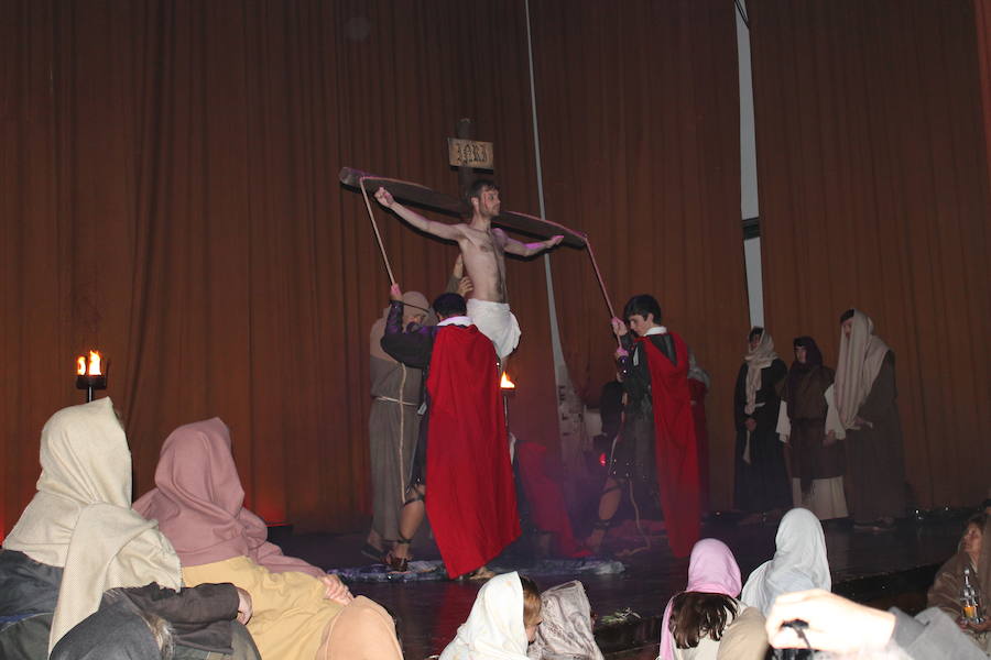 Gran acogida de La Pasión de Cristo en la Casa de Cultura. 