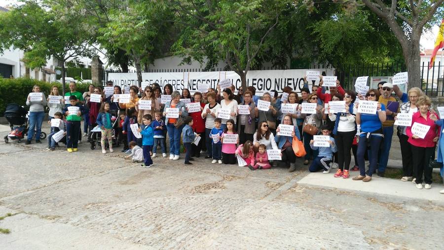 Durante el acto que tuvo lugar el lunes 30 de mayo para reivindicar la construcción de un nuevo colegio. 