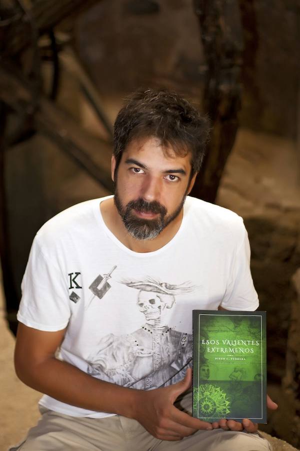 Diego César Pedrera muestra su última obra 'Esos valientes extremeños'. 