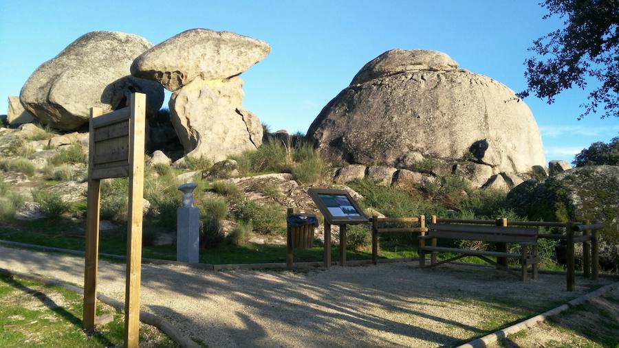 La Senda de los Sentidos en el Monumento Natural Los Barruecos. 