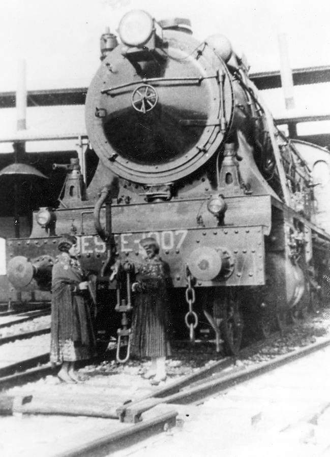 Locomotora en el depósito de la Estación Arroyo-Malpartida. 