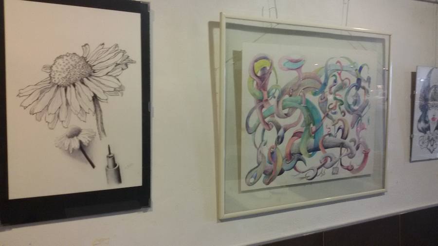 Una exposición reúne una colección de obras a bolígrafo de 19 artistas