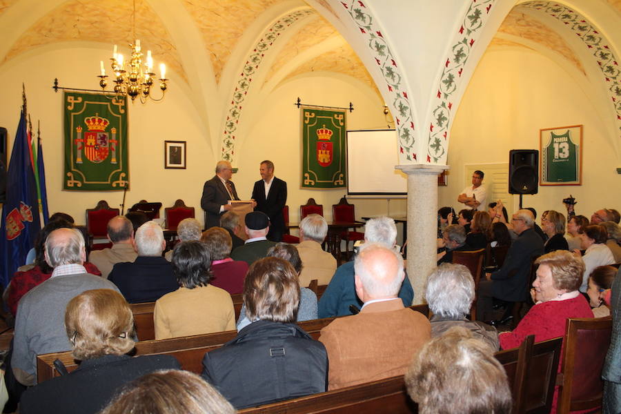 "Este inmenso patrimonio de la tradición he intentado explorarlo desde la vanguardia, pues aúno un especial interés por ambos conceptos"