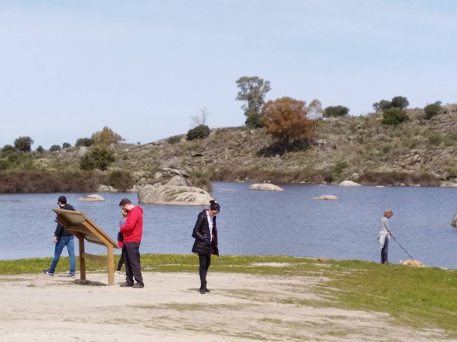 Visitantes en el Barrueco de Arriba, escenario del rodaje de 'Juego de Tronos'.  