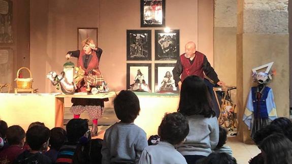 Espectáculo de títeres en el Museo Vostell Malpartida