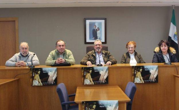 Los miembros de las cofradías, durante el acto de presentación 