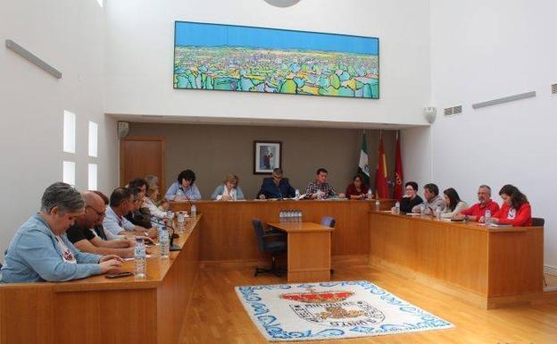 El alcalde Antonio Díaz expone los puntos del día 