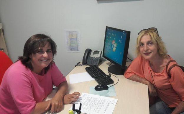 Marisol Díaz y Luisa Corrales firman el convenio 