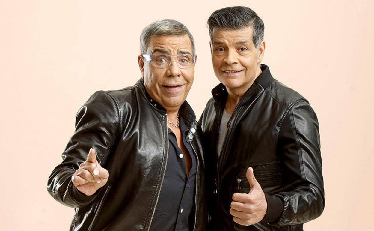 Los Chunguitos posan para una foto 