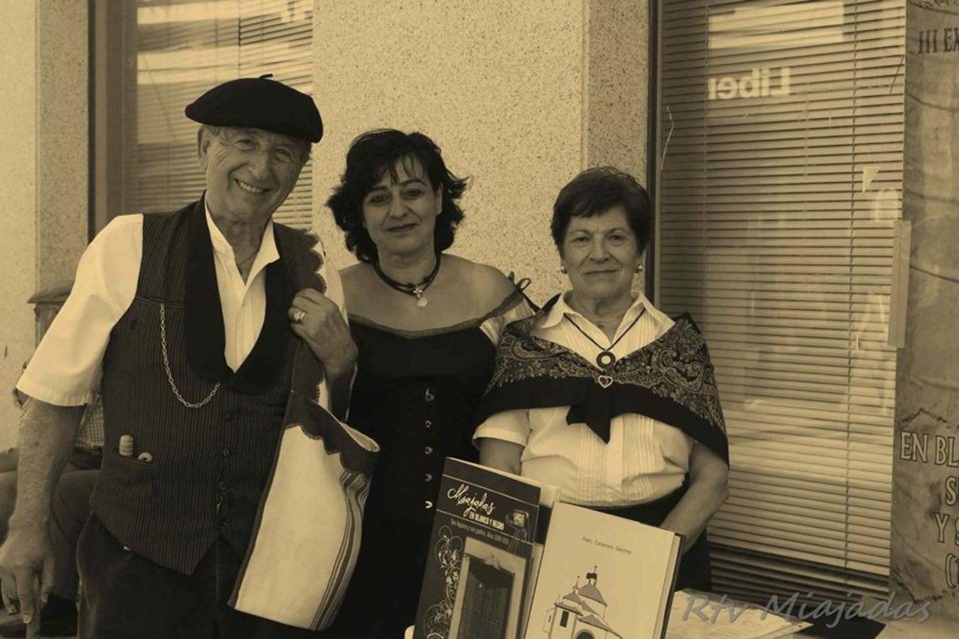 La localidad de Miajadas celebró el pasado fin de semana una bonita jornada en la que el centro del pueblo rememoró cómo eran las ferias de agosto en 1854. Decenas de vecinos, ataviados con la ropa de la época, disfrutaron de un evento singular y que estuvo orgnizado por la Sociedad Histórica Villa de Miajadas. 