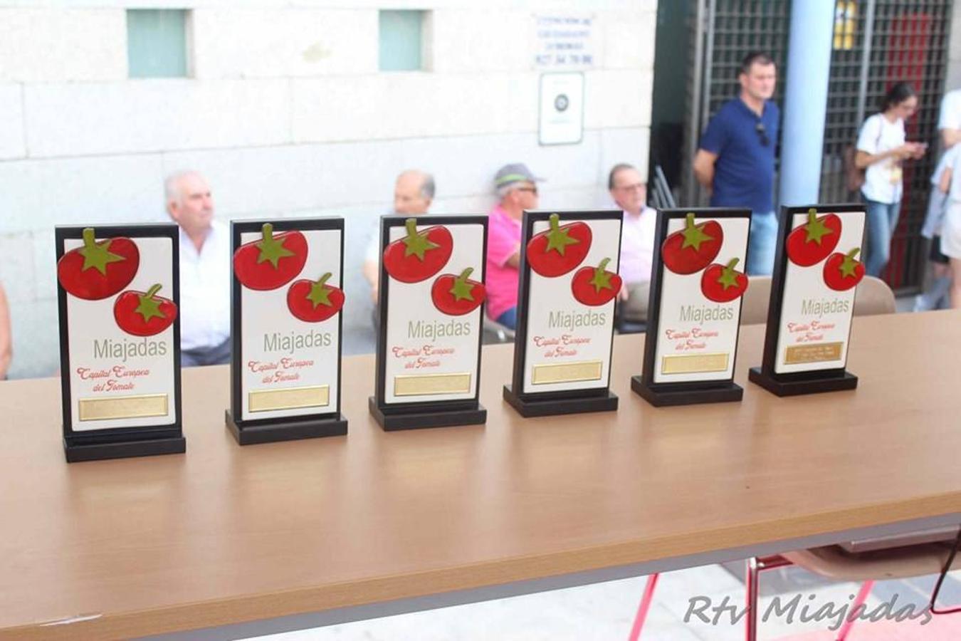 Folklore, gastronomía, música y claro está, mucho tomate. El fin de semana del 19 al 21 de julio la localidad miajadeña volvió a volcarse un año más con el alimento que caracteriza a Miajadas: el tomate. Tres días cargados de festividad en una tercera edición que mejora el nivel de años anteriores, objetivo perseguido por parte del consistorio. 