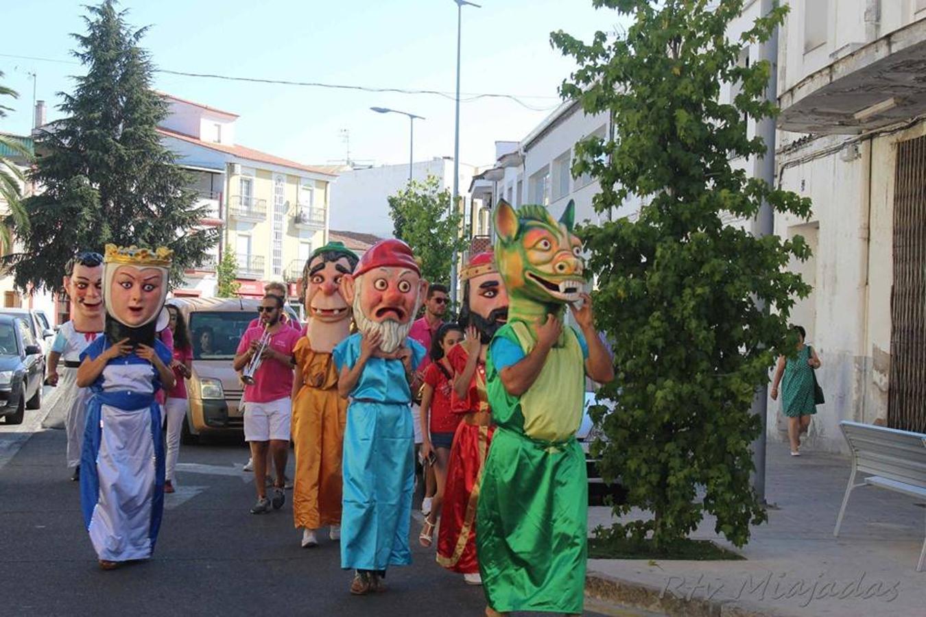 Del 10 al 12 de agosto se han celebrado en Miajadas las fiestas locales, que han llenado de color y diversión las calles de la localidad. Actividades para todos los públicos, música y un gran ambiente del que han disfrutado los vecinos de la localidad.