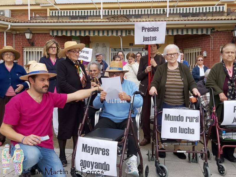Los mayores de San Martín de Porres se manifestaron en apoyo a los agricultores 