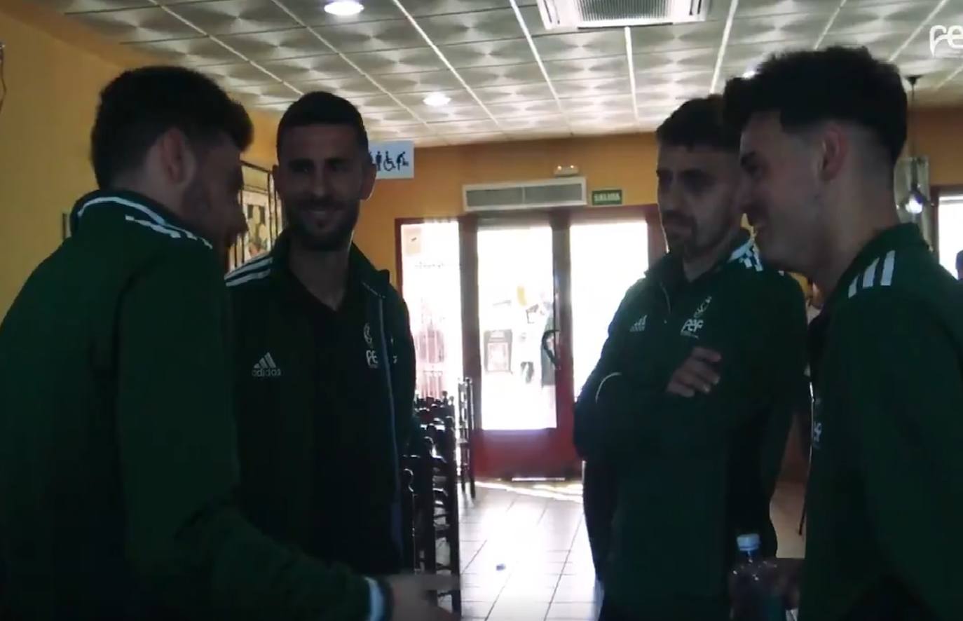 Álex Jiménez y Falé en el video de apoyo de la FEX a la Selección durante el viaje de ida 
