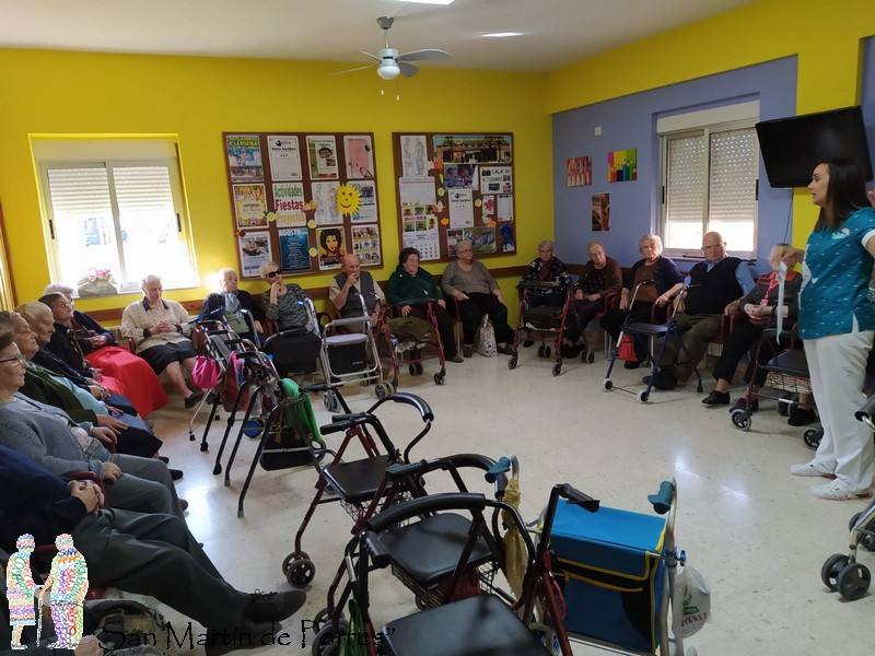 Charla informativa sobre el coronavirus a los mayores de la residencia 