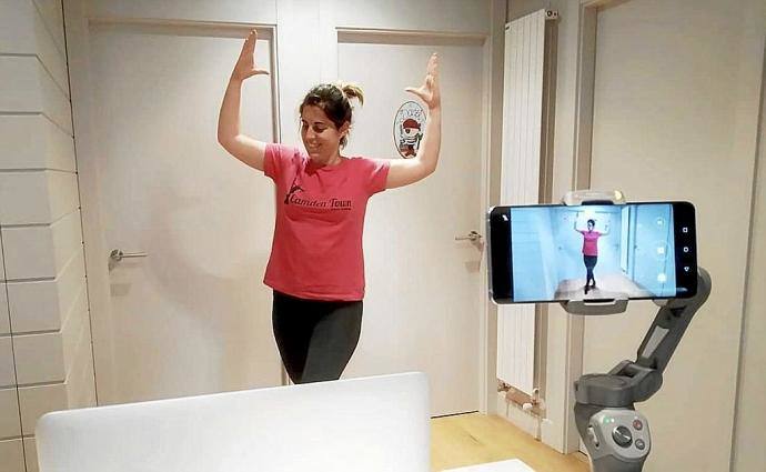 Cómo mantenerse ocupados durante el periodo de aislamiento: ¡Zumba!