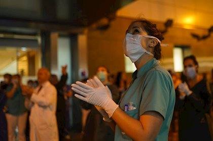 Los sanitarios aplauden el esfuerzo de la ciudadanía 