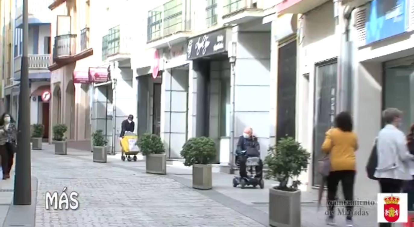 Las calles comerciales de Miajadas van recuperando poco a poco la vida 