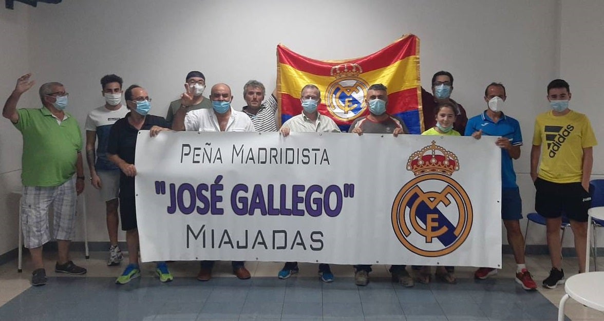 Foto realizada en la sede de la peña para celebrar la Liga 19-20 