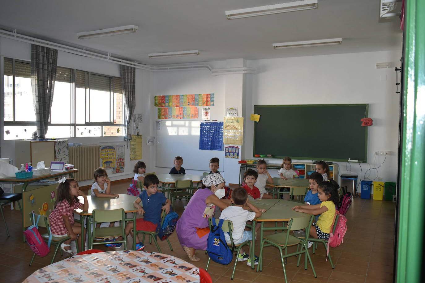 Los colegios miajadeños García Siñeriz, Nuestra Señora de Guadalupe y Sagrado Corazón de Jesús y María Inmaculada, junto con el IES Gonzalo Torrente Ballester y los centros de educación infantil, han abierto sus puertas para dar la bienvenida a sus alumnos, una bienvenida más calurosa que nunca: «Tenemos que intentarlo».