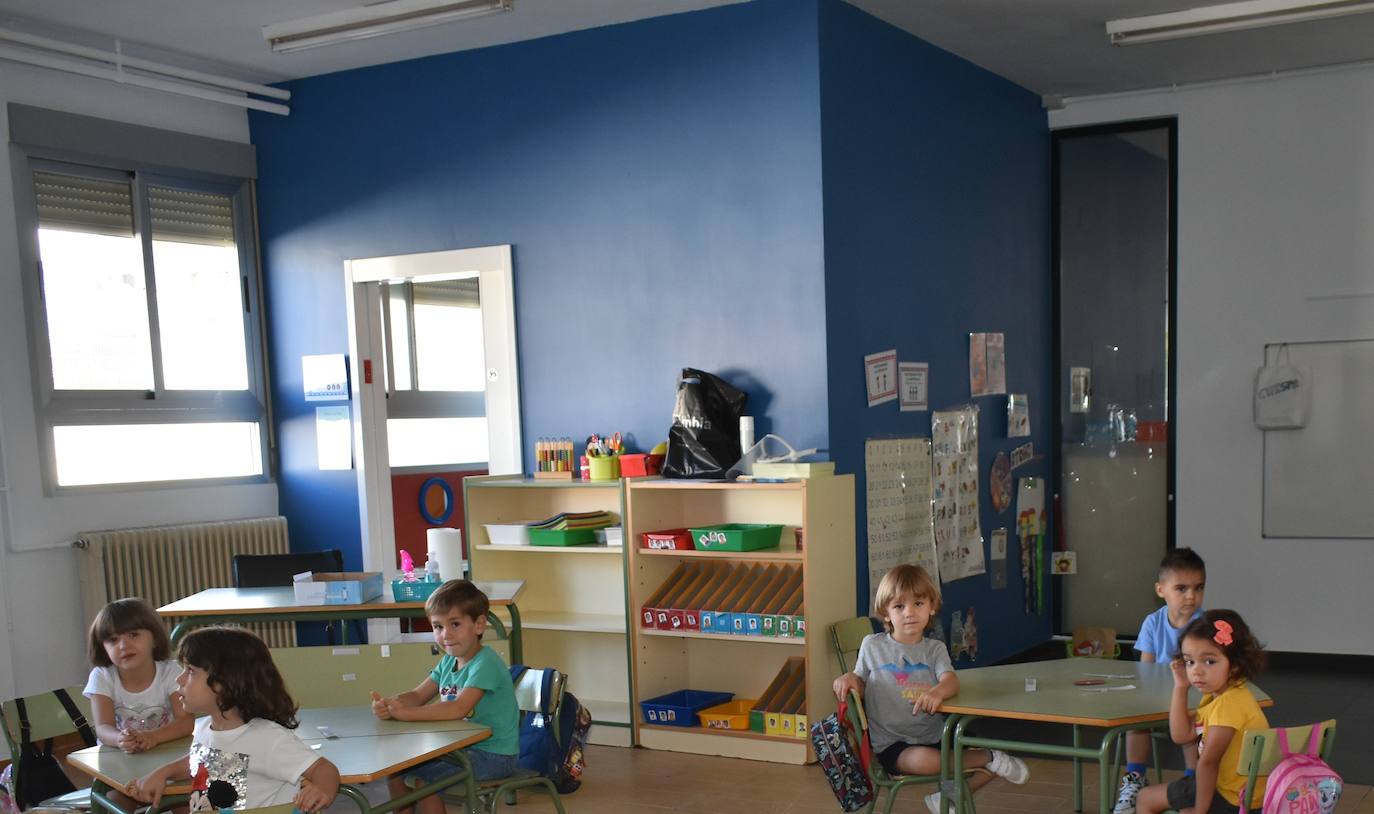 Los colegios miajadeños García Siñeriz, Nuestra Señora de Guadalupe y Sagrado Corazón de Jesús y María Inmaculada, junto con el IES Gonzalo Torrente Ballester y los centros de educación infantil, han abierto sus puertas para dar la bienvenida a sus alumnos, una bienvenida más calurosa que nunca: «Tenemos que intentarlo».