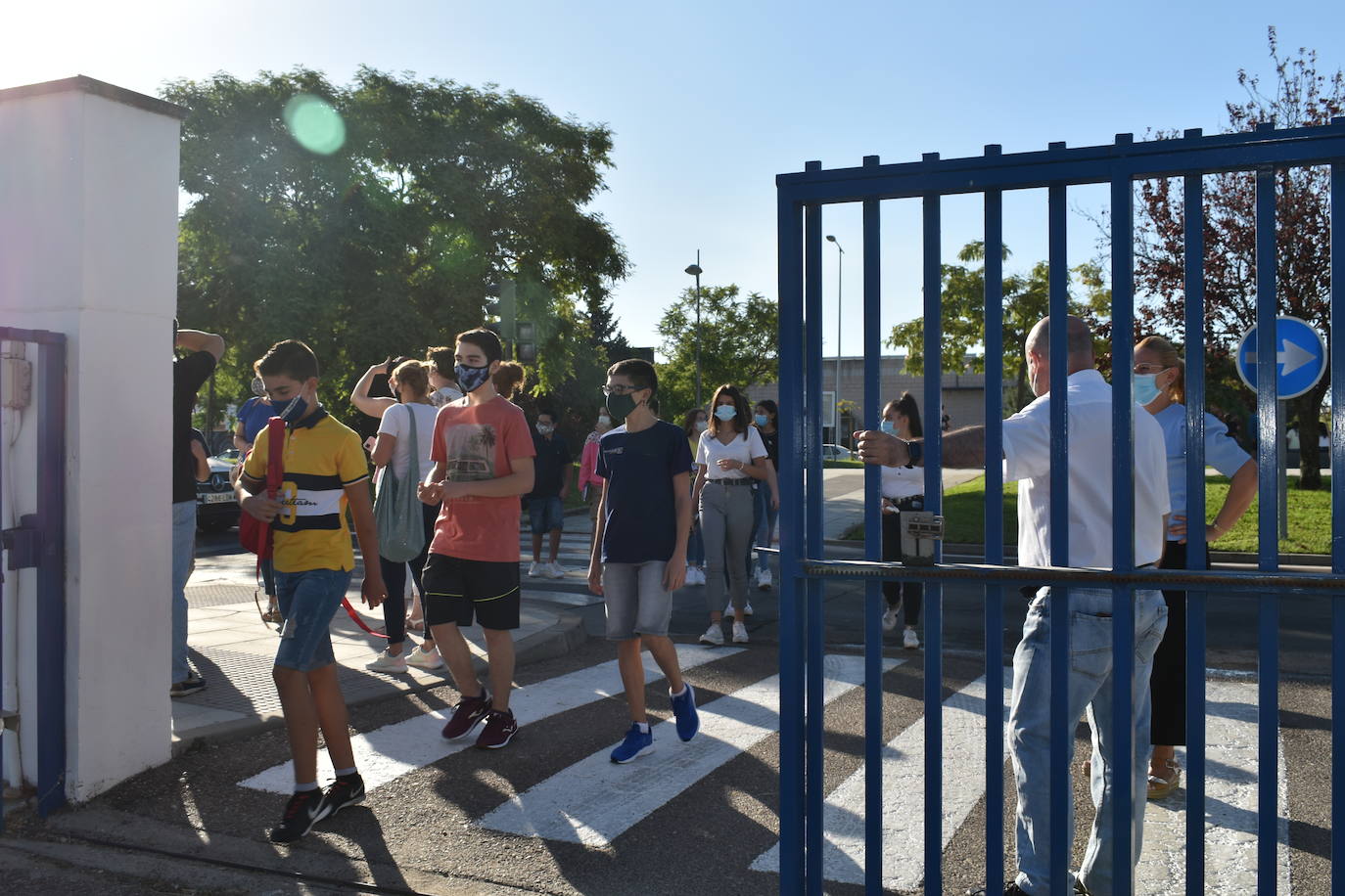 Los colegios miajadeños García Siñeriz, Nuestra Señora de Guadalupe y Sagrado Corazón de Jesús y María Inmaculada, junto con el IES Gonzalo Torrente Ballester y los centros de educación infantil, han abierto sus puertas para dar la bienvenida a sus alumnos, una bienvenida más calurosa que nunca: «Tenemos que intentarlo».