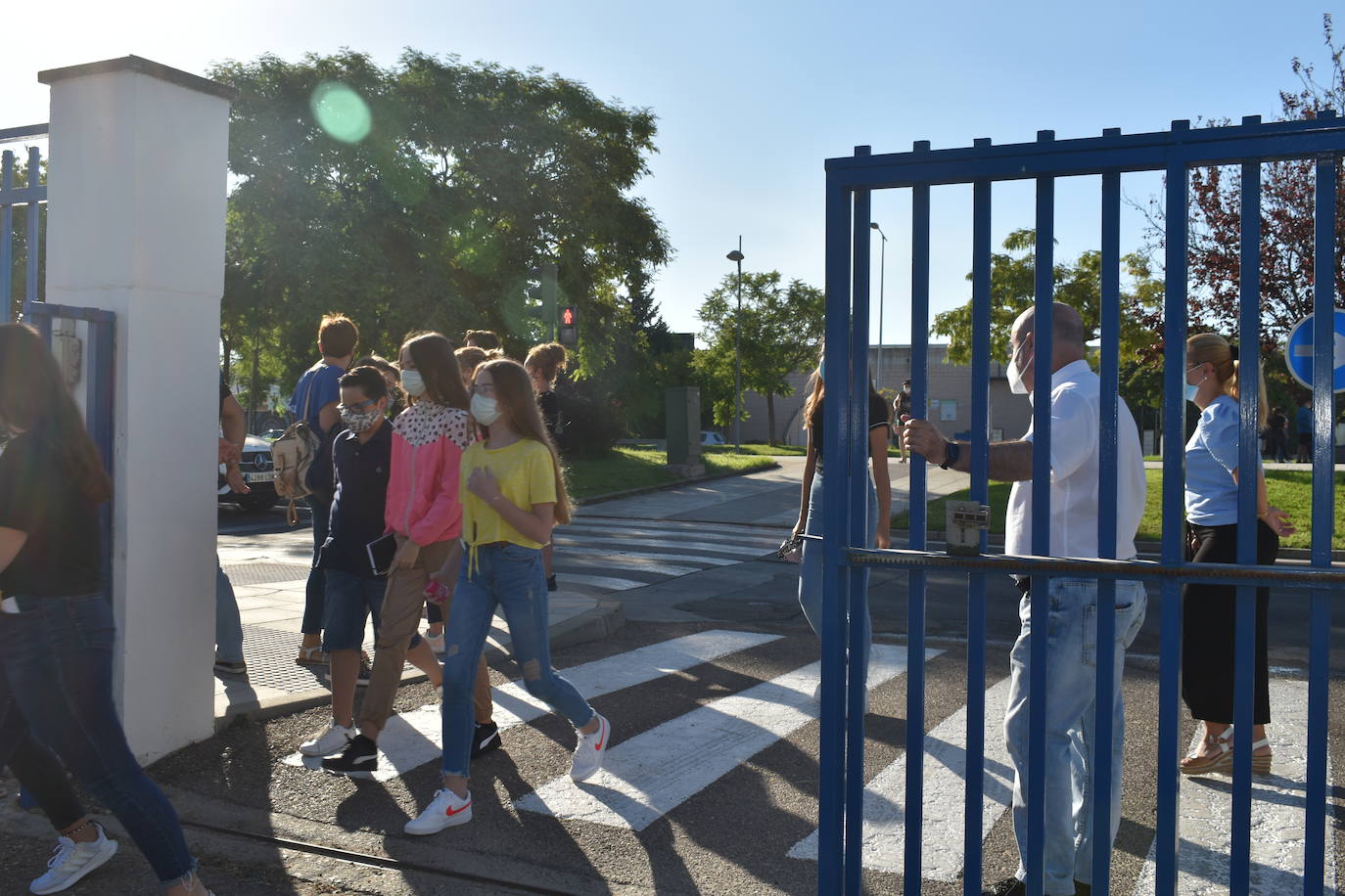 Los colegios miajadeños García Siñeriz, Nuestra Señora de Guadalupe y Sagrado Corazón de Jesús y María Inmaculada, junto con el IES Gonzalo Torrente Ballester y los centros de educación infantil, han abierto sus puertas para dar la bienvenida a sus alumnos, una bienvenida más calurosa que nunca: «Tenemos que intentarlo».