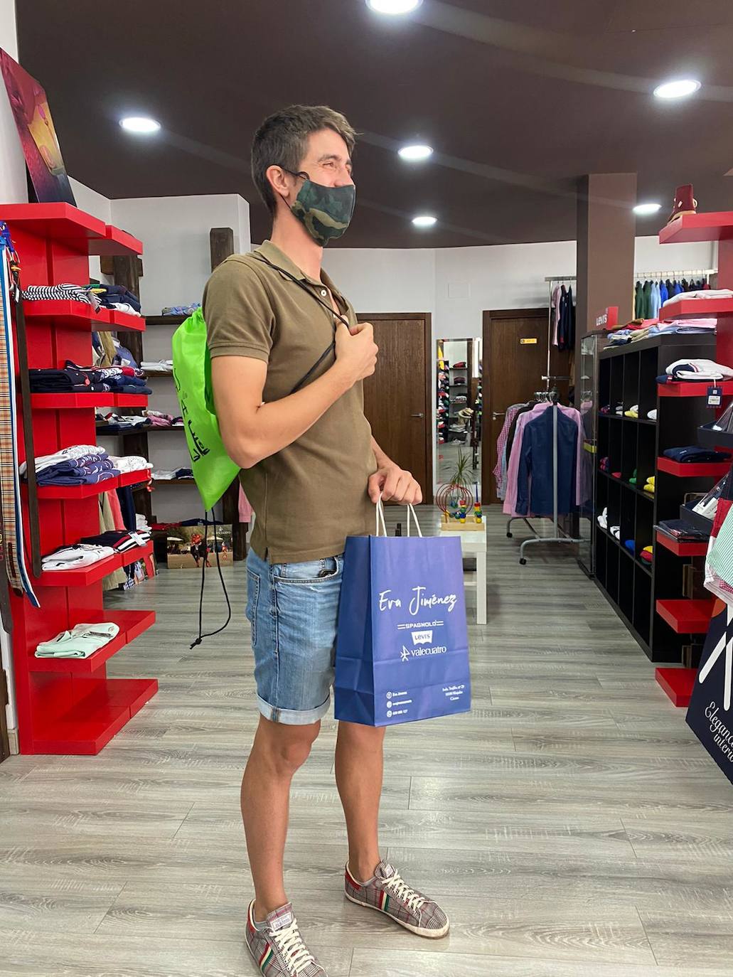 La campaña comercial 'Miajadas de vuelta al cole', celebrada del 1 al 30 de septiembre, ha regalado a los miajadeños 150 mochilas, 25 altavoces bluetooth, 10 kits escolares, un patín eléctrico Hoverboard, una tablet Samsung y, sobre todo, muchas sonrisas. El objetivo de la iniciativa, impulsada por la Concejalía de Comercio y Agencia de Empleo y Desarrollo Local del Ayuntamiento de Miajadas en colaboración con ACOMIC, ha sido motivar e incentivar a las familias a adquirir en la localidad todo lo que necesitan para la incorporación de sus hijos a las clases, al tiempo que promocionan el pequeño comercio. 