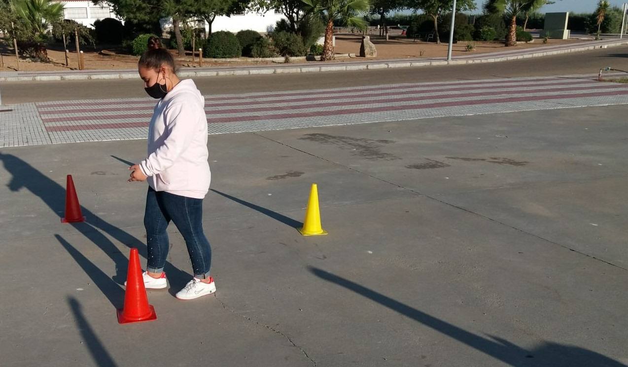 Los casareños participando en la gymkana del 'Octubre cultural' 