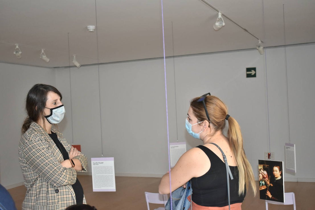 El Palacio Obispo Solís de Miajadas ha acogido durante las dos últimas semanas la exposición 'Mujeres artistas: 500 años, 2 décadas', de la artista extremeña Virginia Rivas. 500 años de arte femenino, de ingenio femenino, de talento femenino, de lucha femenina,... 500 años de grandes mujeres valientes. 