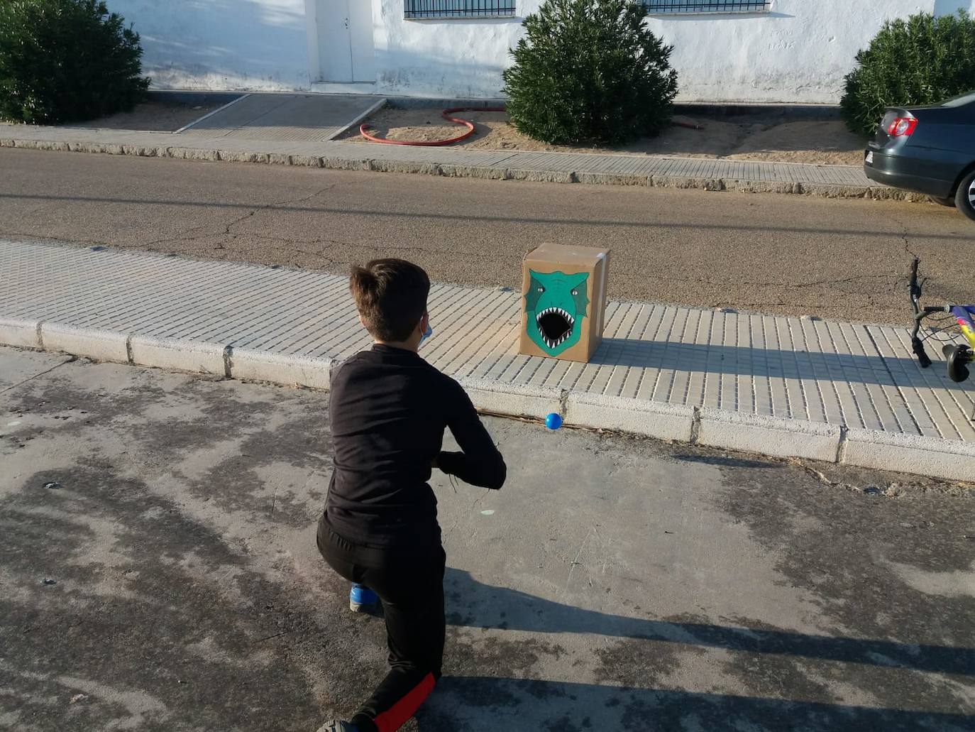 Casar de Miajadas ha celebrado su 'Octubre Cultural' con la intención de hacer llegar actividades variadas a sus vecinos e impulsar la cultura segura como alternativa de ocio. A lo largo de todo el mes los pequeños participaron en una tarde de gymkana infantil, también pudieron disfrutar del juego 'Los tapones locos' y un torneo de pádel con premios. Asimismo, los pequeños casareños participaron en una tarde de juegos populares, donde practicaron juegos tradicionales inventados mucho antes de su nacimiento. Además, enmarcado en este mes particular, la localidad acogió el concierto del extremeño Aurelio Gallardo. 