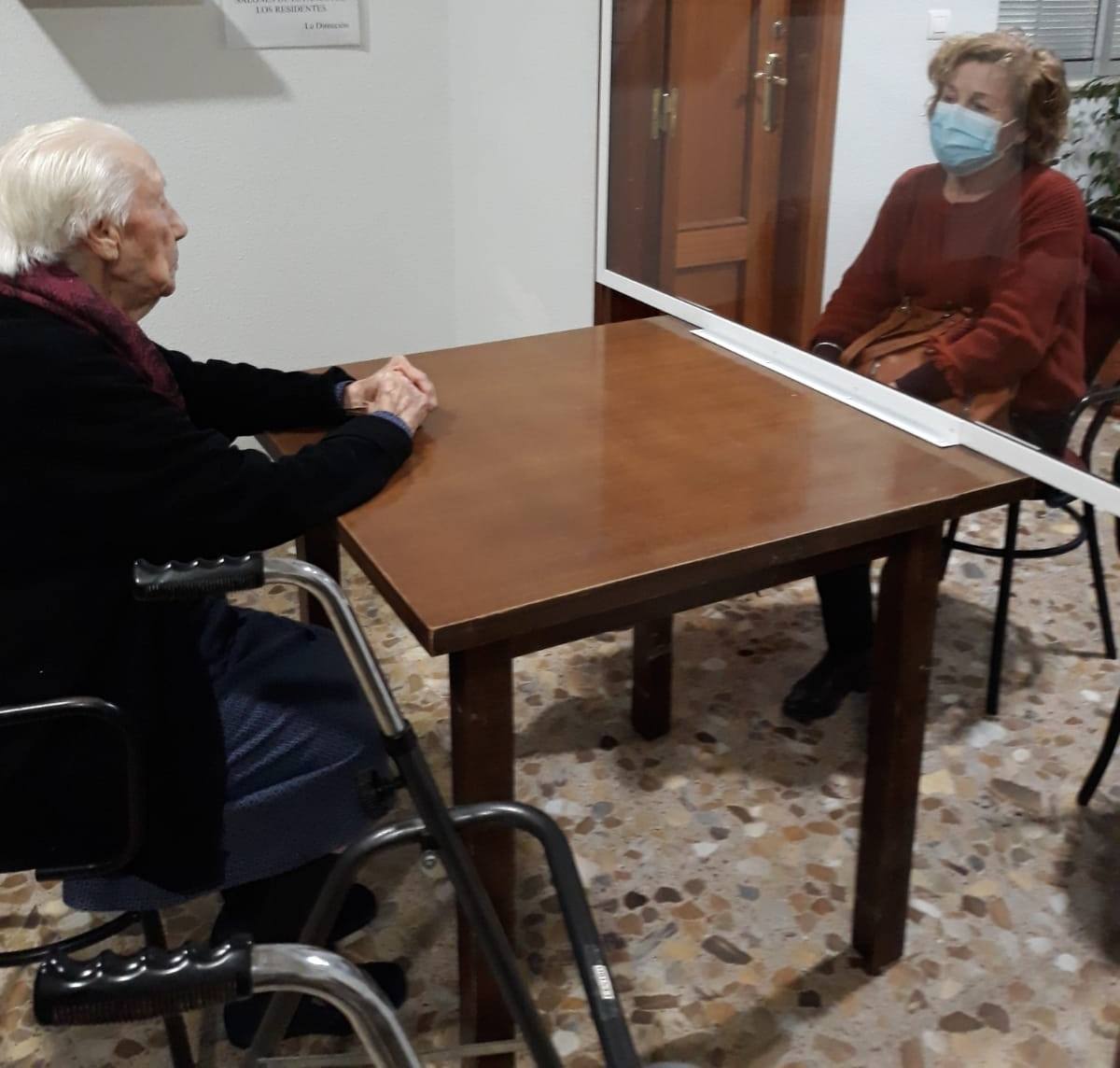 Mayores y familiares derramaron algunas lágrimas de emoción 