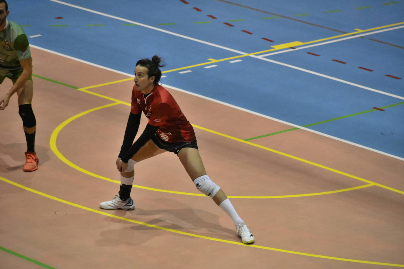 Partidazo el que acogió el Pabellón Municipal de Miajadas entre el Extremadura Grupo Laura Otero y el Voleibol Dumbría, donde los locales se impusieron a los líderes por 3-1, aunque no lo tuvieron nada fácil, porque ninguno estaba dispuesto a 'regalar' un sólo punto. 