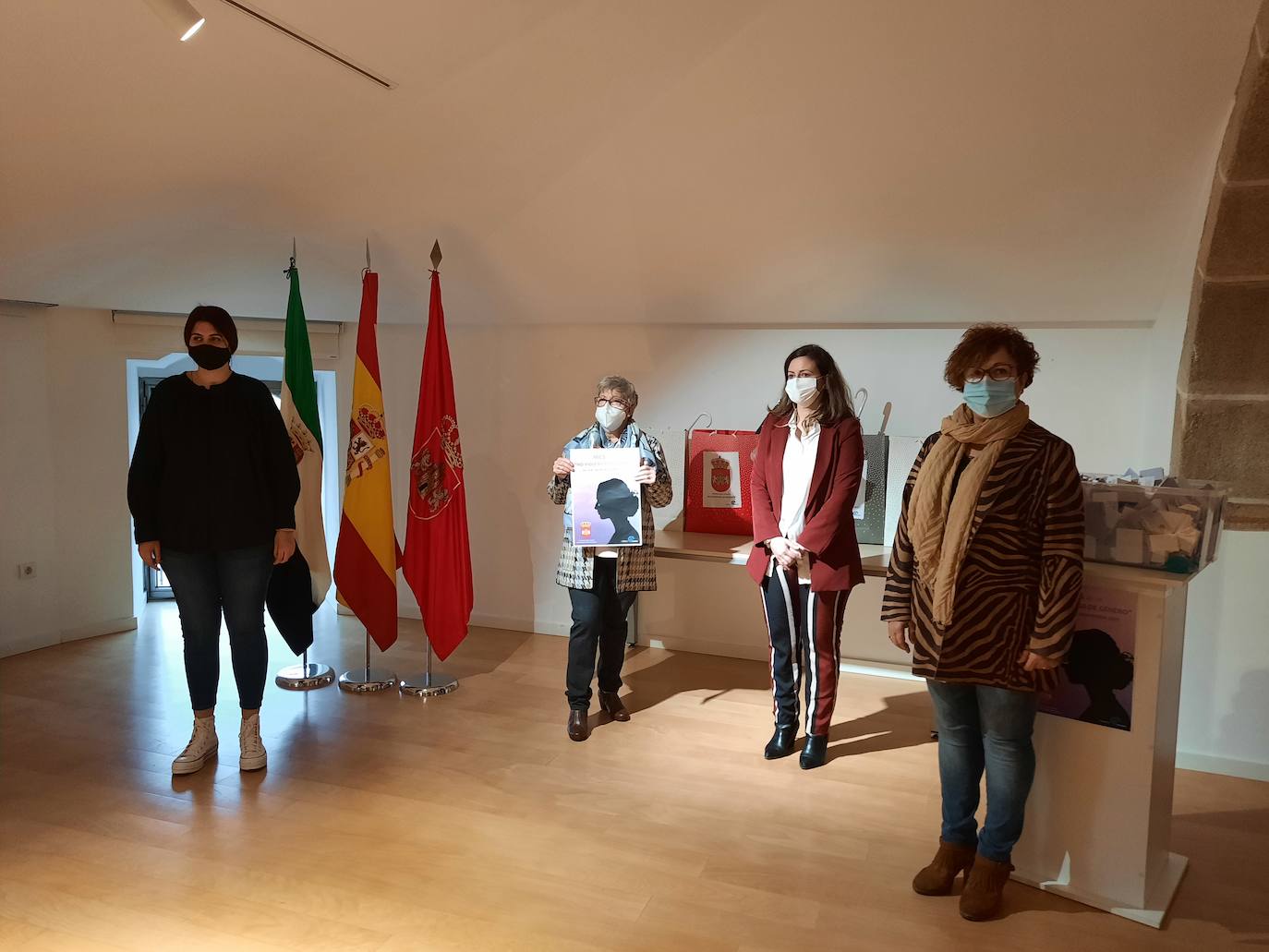 Los días 25 y 26 de noviembre Miajadas, Alonso de Ojeda y Casar de Miajadas han honrado a las víctimas de violencia de género, mostrando su repulsa y rechazo hacia esta situación que ha acabado con la vida de 41 mujeres en España en lo que va de año, 1.074 mujeres asesinadas desde que comenzaron a contabilizarse de forma oficial el 1 de enero de 2003. En un año marcado por la Covid-19, las víctimas de violencia de género han sufrido aún más a manos de sus maltratadores, con quienes han tenido que vivir confinadas. 