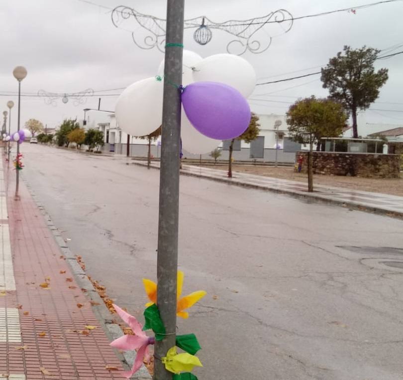 Los días 25 y 26 de noviembre Miajadas, Alonso de Ojeda y Casar de Miajadas han honrado a las víctimas de violencia de género, mostrando su repulsa y rechazo hacia esta situación que ha acabado con la vida de 41 mujeres en España en lo que va de año, 1.074 mujeres asesinadas desde que comenzaron a contabilizarse de forma oficial el 1 de enero de 2003. En un año marcado por la Covid-19, las víctimas de violencia de género han sufrido aún más a manos de sus maltratadores, con quienes han tenido que vivir confinadas. 