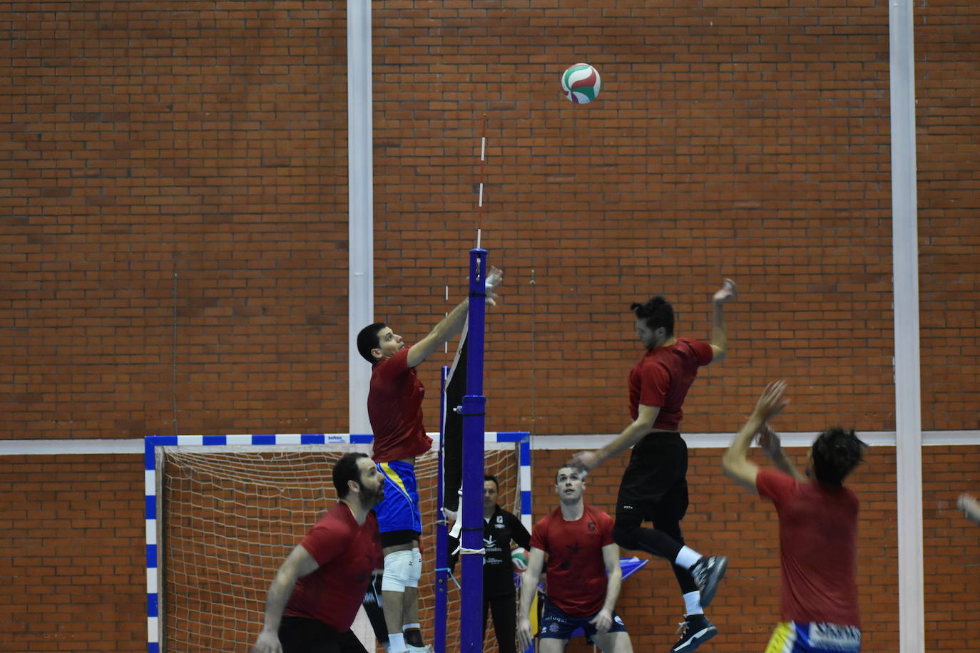 Los jugadores lo dan todo en los entrenamientos 