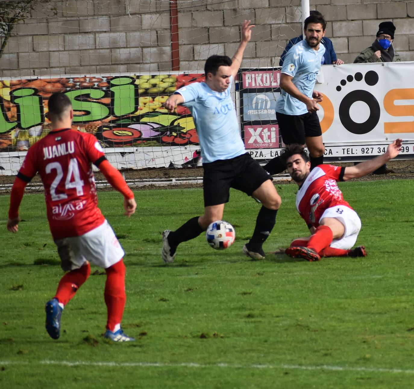 El Miajadas se reafirma como tercero de grupo tras el partido disputado ante el Trujillo, en el que, aunque Bryan aventajaba el marcador para los trujillanos, Edu Salles se encargó de igualar el partido para sentenciarlo en el 93, consiguiendo la victoria miajadeña a 2-1. 