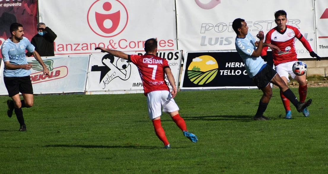 El Miajadas se reafirma como tercero de grupo tras el partido disputado ante el Trujillo, en el que, aunque Bryan aventajaba el marcador para los trujillanos, Edu Salles se encargó de igualar el partido para sentenciarlo en el 93, consiguiendo la victoria miajadeña a 2-1. 