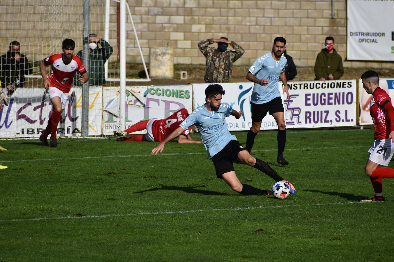 El Miajadas se reafirma como tercero de grupo tras el partido disputado ante el Trujillo, en el que, aunque Bryan aventajaba el marcador para los trujillanos, Edu Salles se encargó de igualar el partido para sentenciarlo en el 93, consiguiendo la victoria miajadeña a 2-1. 