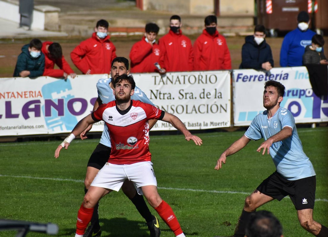 El Miajadas se reafirma como tercero de grupo tras el partido disputado ante el Trujillo, en el que, aunque Bryan aventajaba el marcador para los trujillanos, Edu Salles se encargó de igualar el partido para sentenciarlo en el 93, consiguiendo la victoria miajadeña a 2-1. 